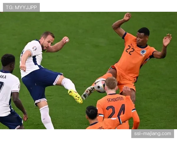 即时：比赛第33分钟，斯图加特通过经典肋部配合先拔头筹